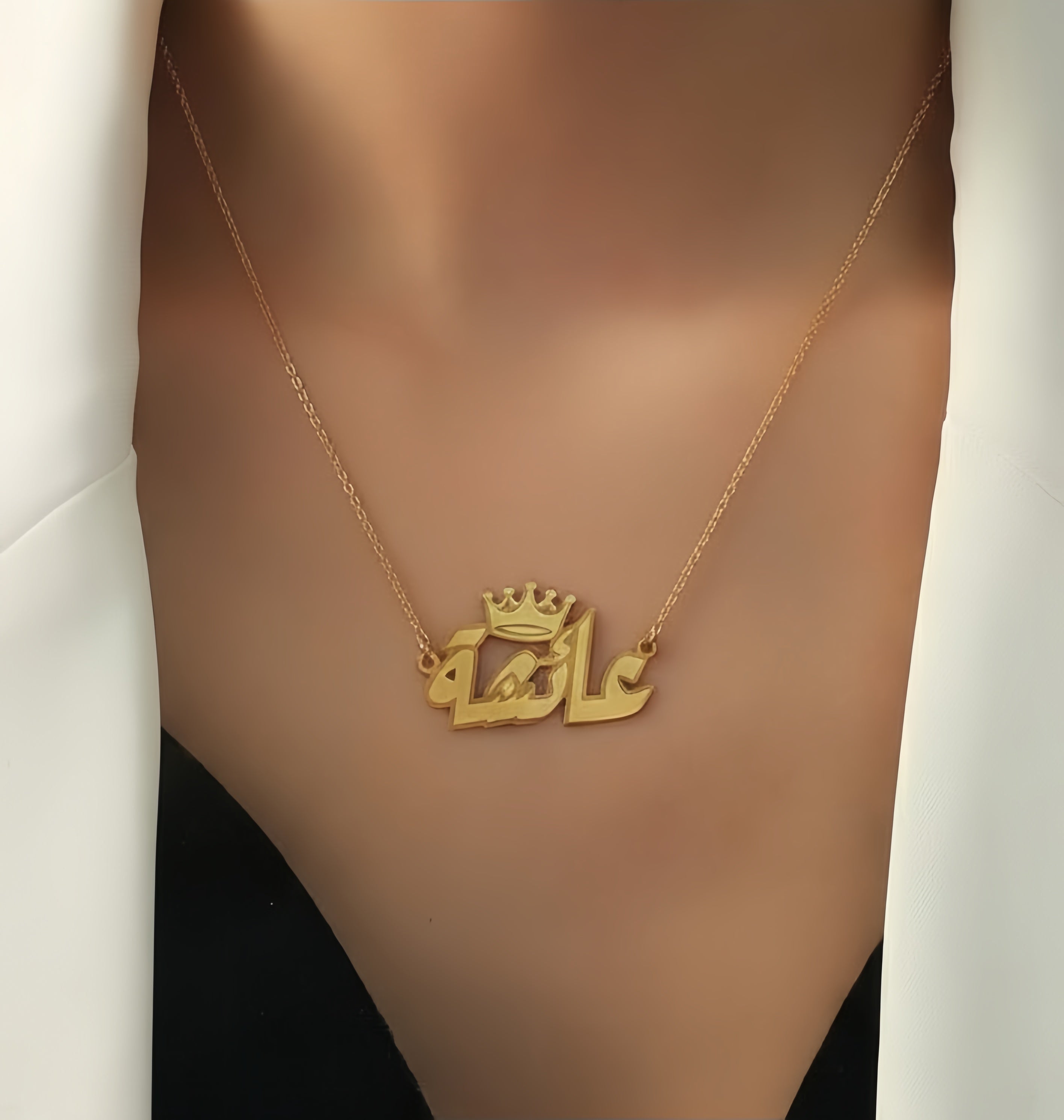 قلادة ذهبية