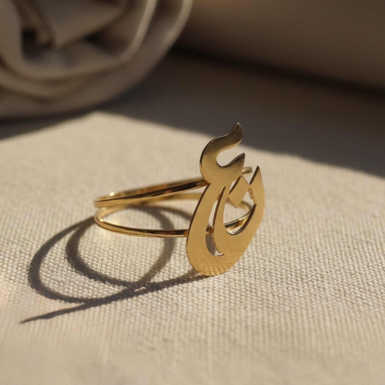 خاتم ذهب عيار 21 بتصميم مخصّص ونقش الاسم  -  GR-A2A-15